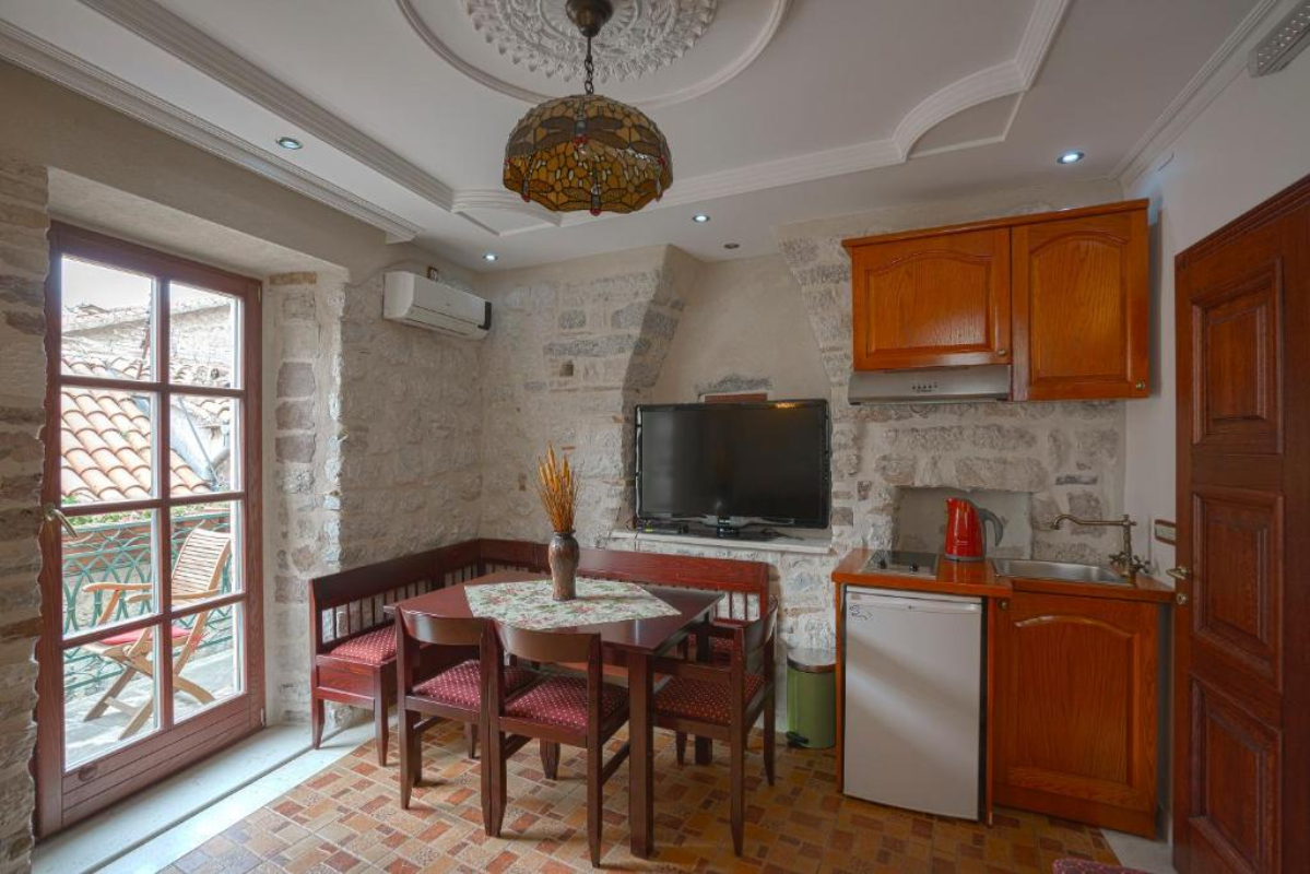 Apartments Wine House Old Town trpezarija.jpg