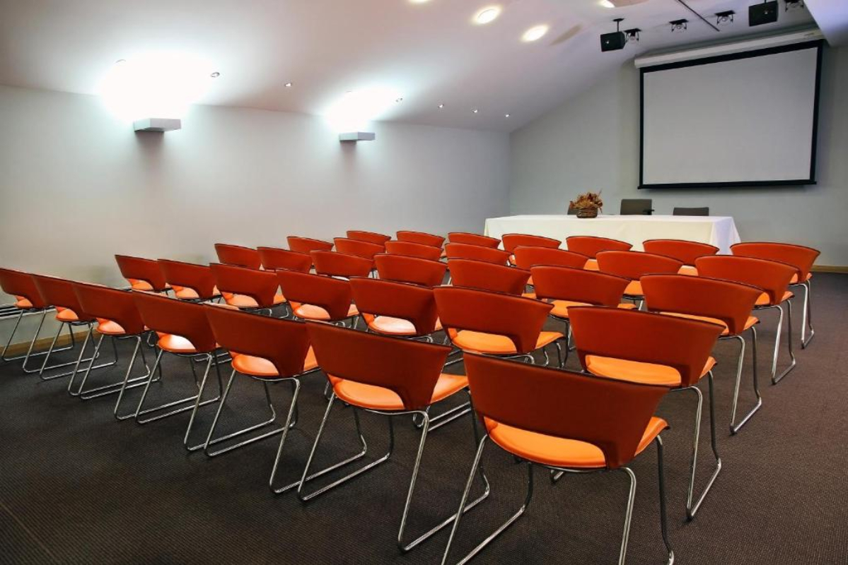 Hotel Vardar sala za konferenciju.jpg