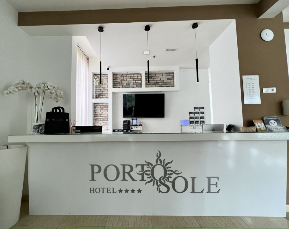 Hotel Porto Sole recepcija.jpg