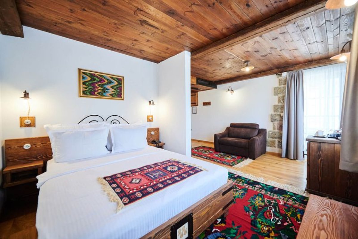 Stara Čaršija Hotel & Spa junior apartman sa terasom.jpg