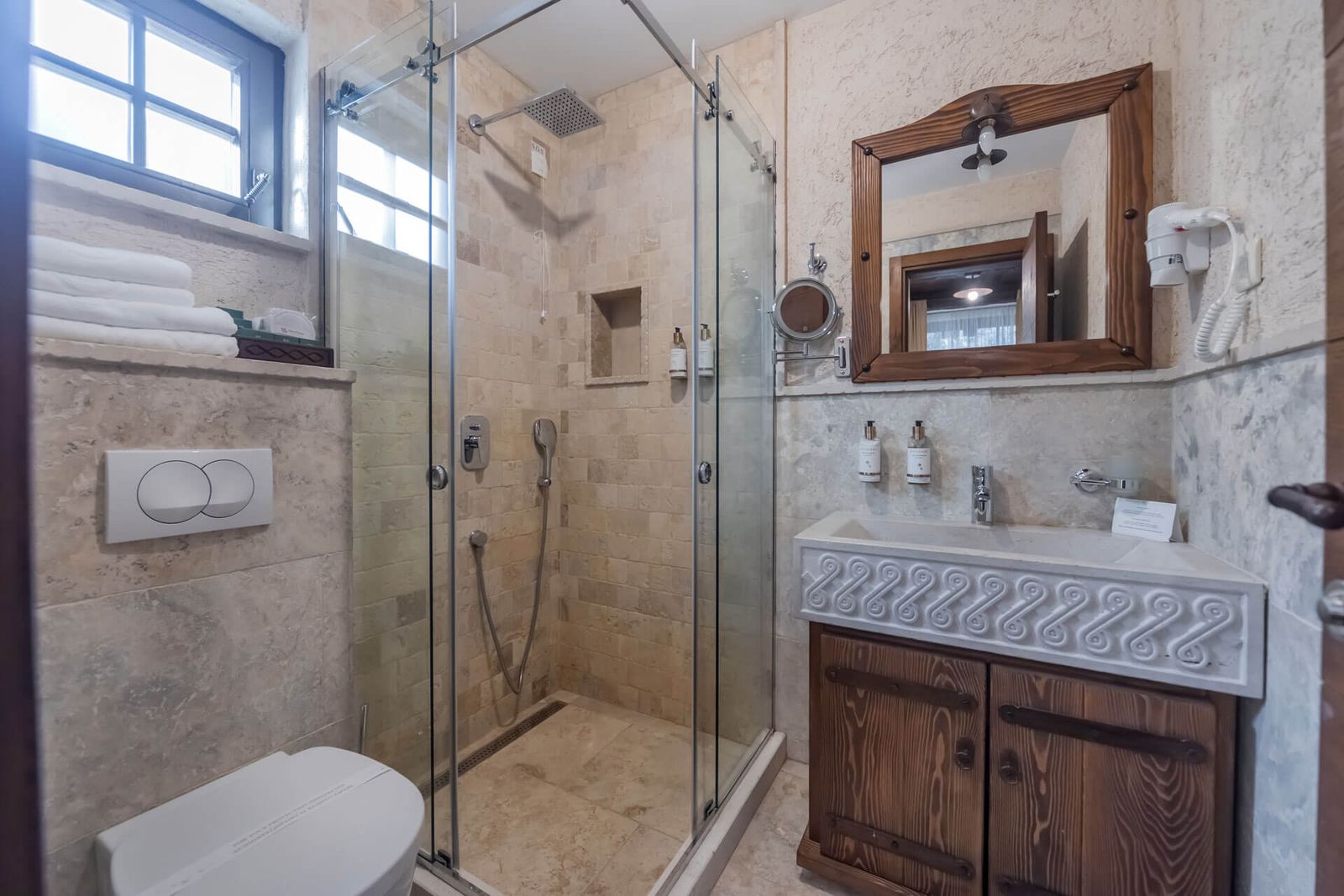 Stara Čaršija Hotel & Spa kupatilo.jpg