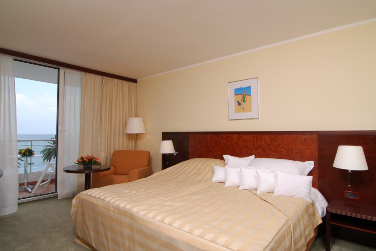 Hotel Princess dvokrevetna soba.jpg