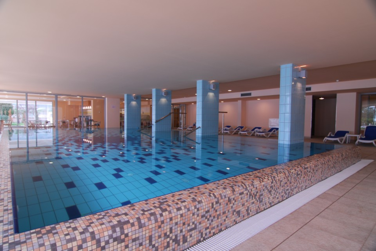 Hotel Princess zatvoreni bazen.jpg