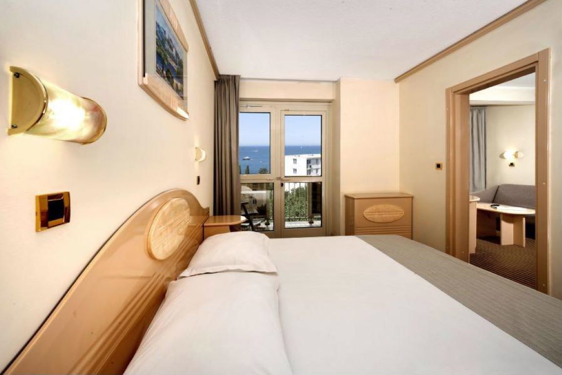 Hotel Istra Plava Laguna-Classic soba pomocni lezaj.jpg
