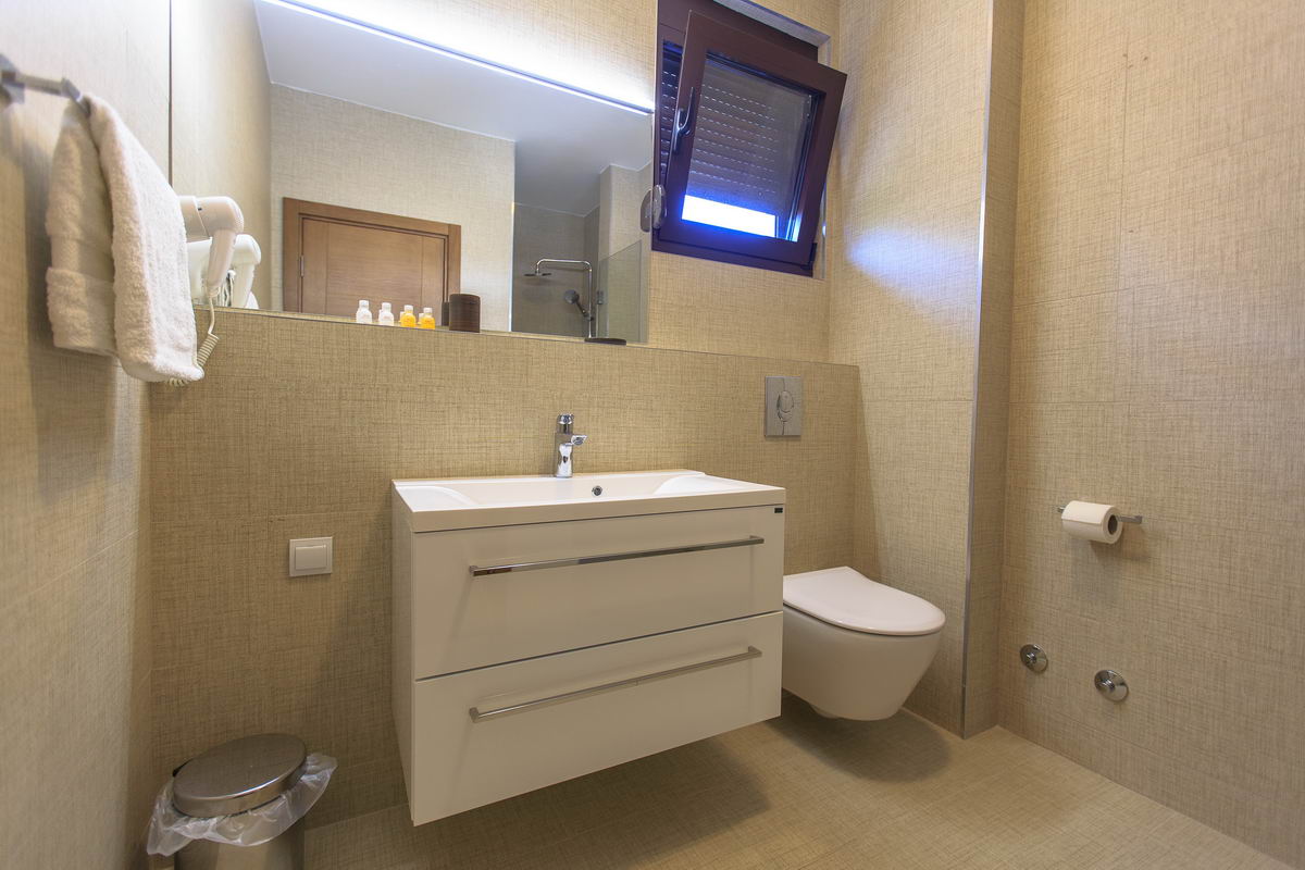 Apartments Kuće Lekovića kupatilo.jpg