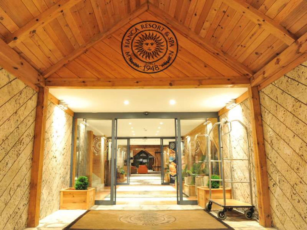 Bianca Resort & Spa ulaz u hotel.jpg