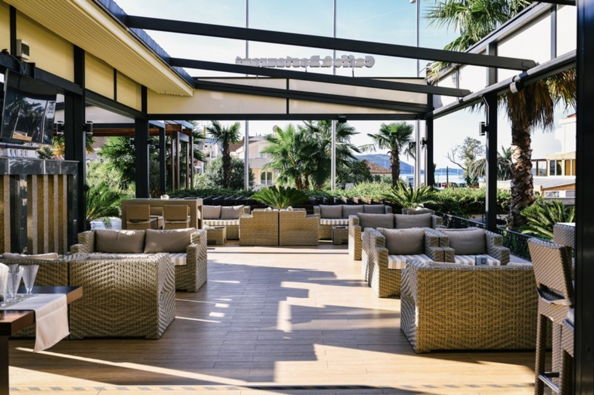 ACD Wellness & Spa Hotel bar.jpg