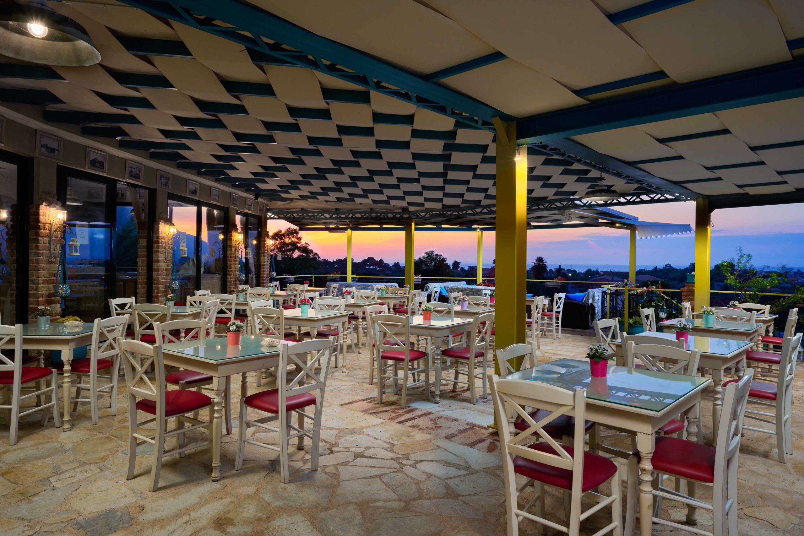 Hotel Kastro Maistro-Terasa restorana.jpg