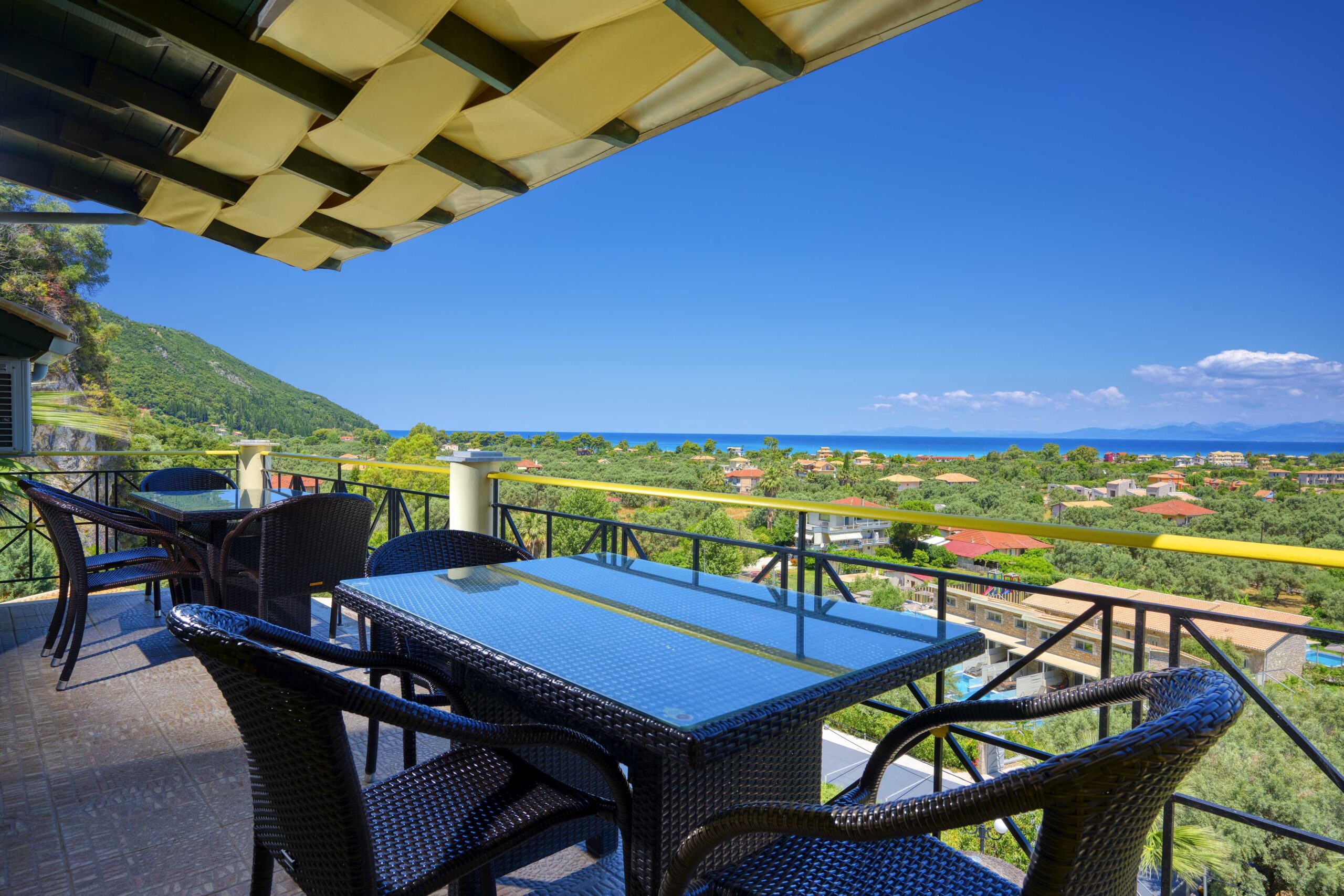 Kastro Maistro Hotel-Terasa za suncanje.jpg