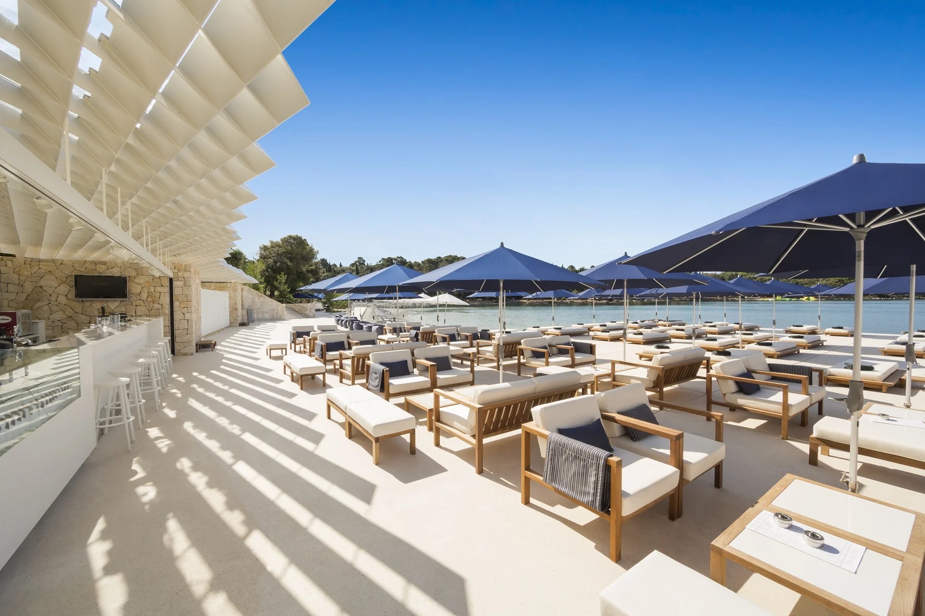 Monte Mulini Adults Exclusive-Bar na plazi.jpg