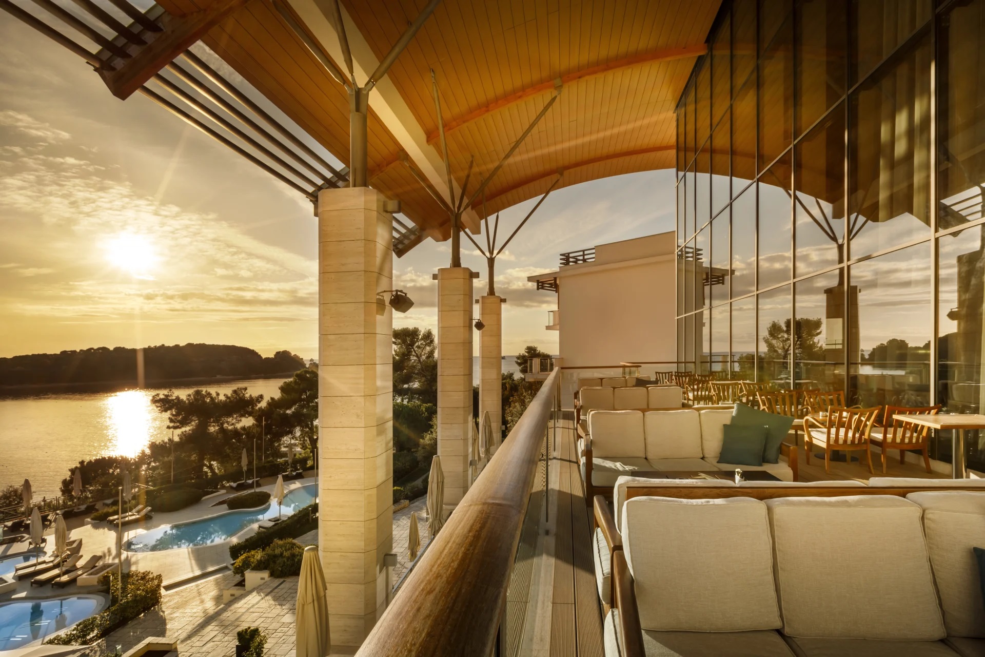 Monte Mulini Adults Exclusive Hotel-Lobby bar.jpg
