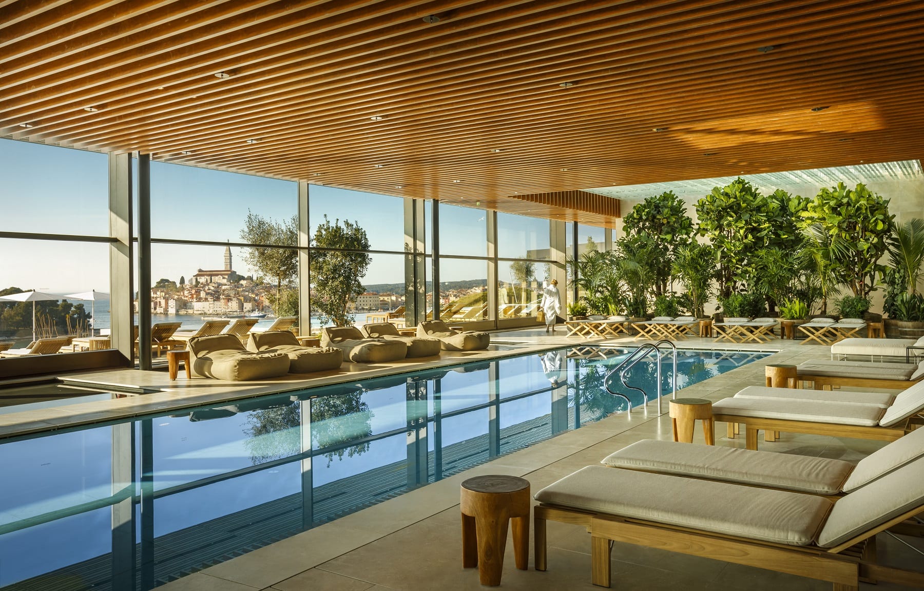 Grand Park Hotel Orvinj-Unutrasnji bazen.jpg
