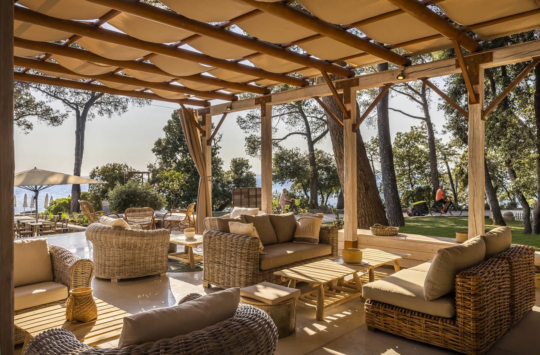 Grand Park Hotel Rovinj-Bar na plazi.jpg
