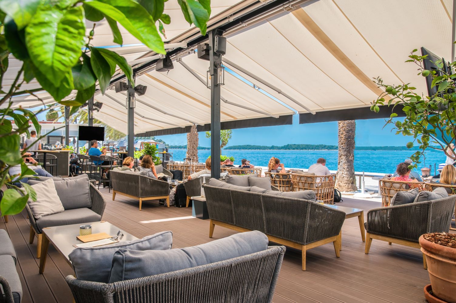 Riva Marina Hvar Hotel-Terasa bara.jpg