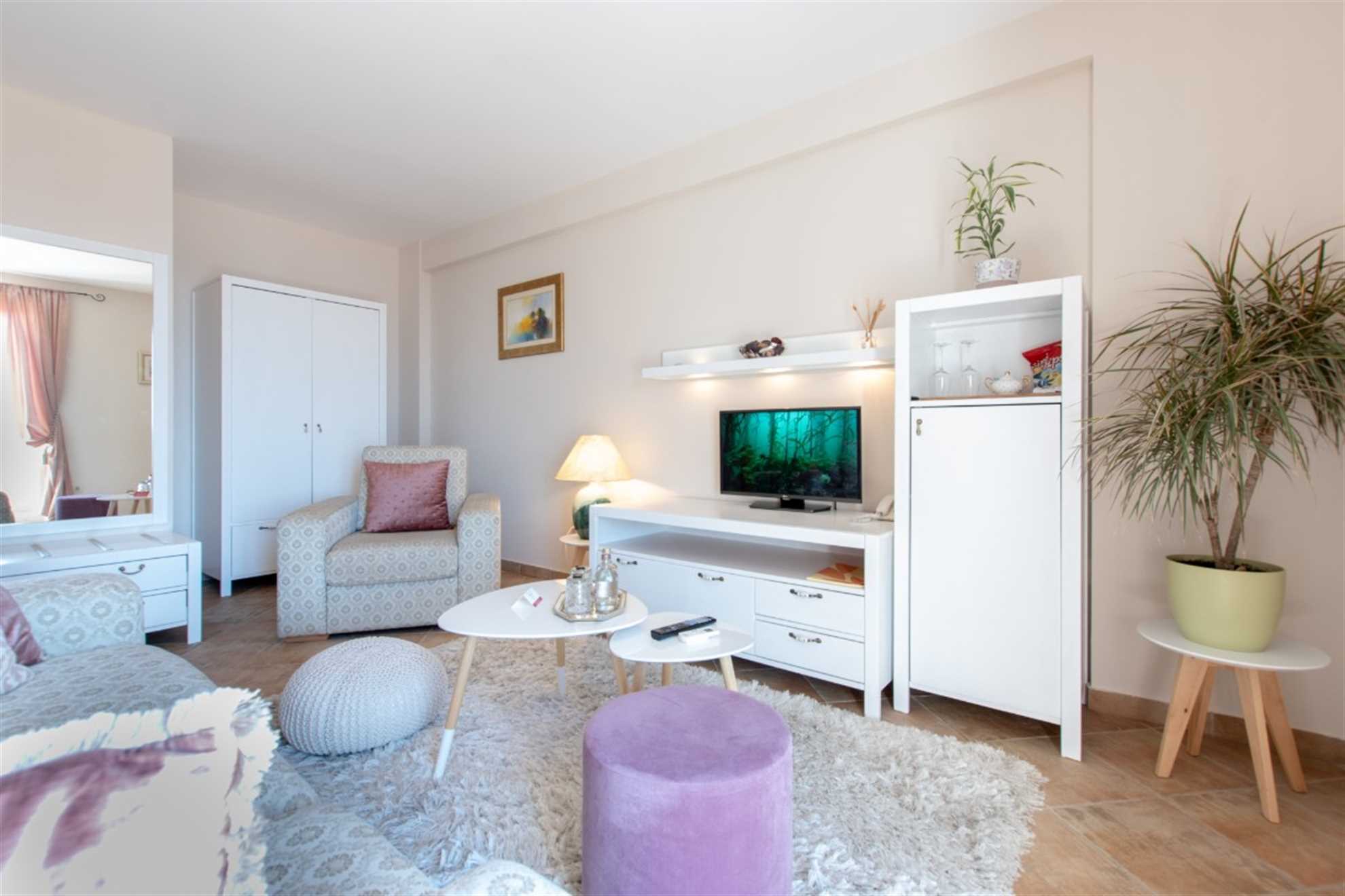 Park Hvar Hotel-Deluxe suite sa balkonom.jpg