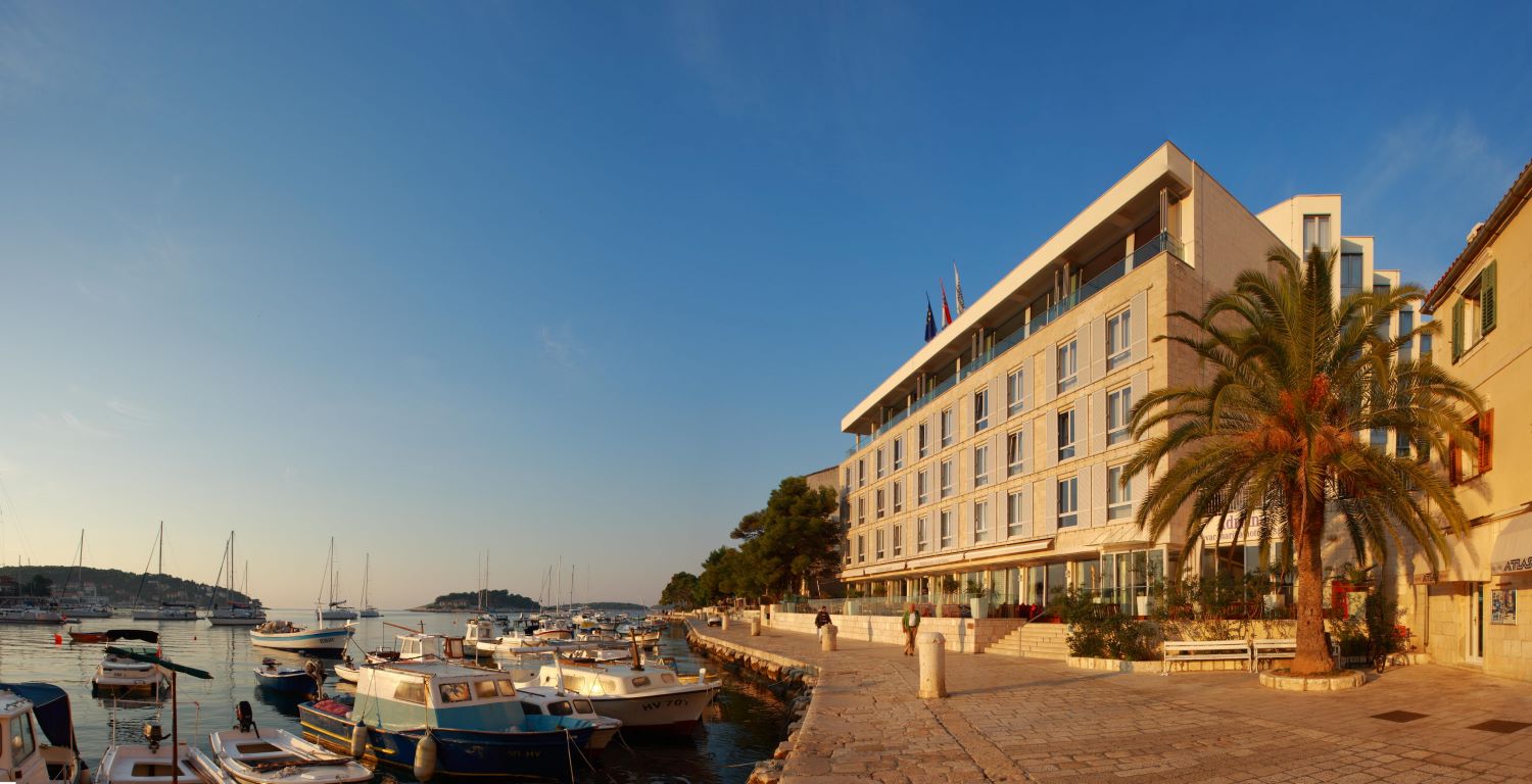 Hotel Adriana Hvar Spa-Hotel spolja.jpg
