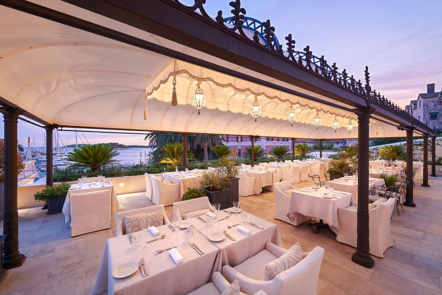 Hotel Palace Elisabeth-Terasa restorana.jpg