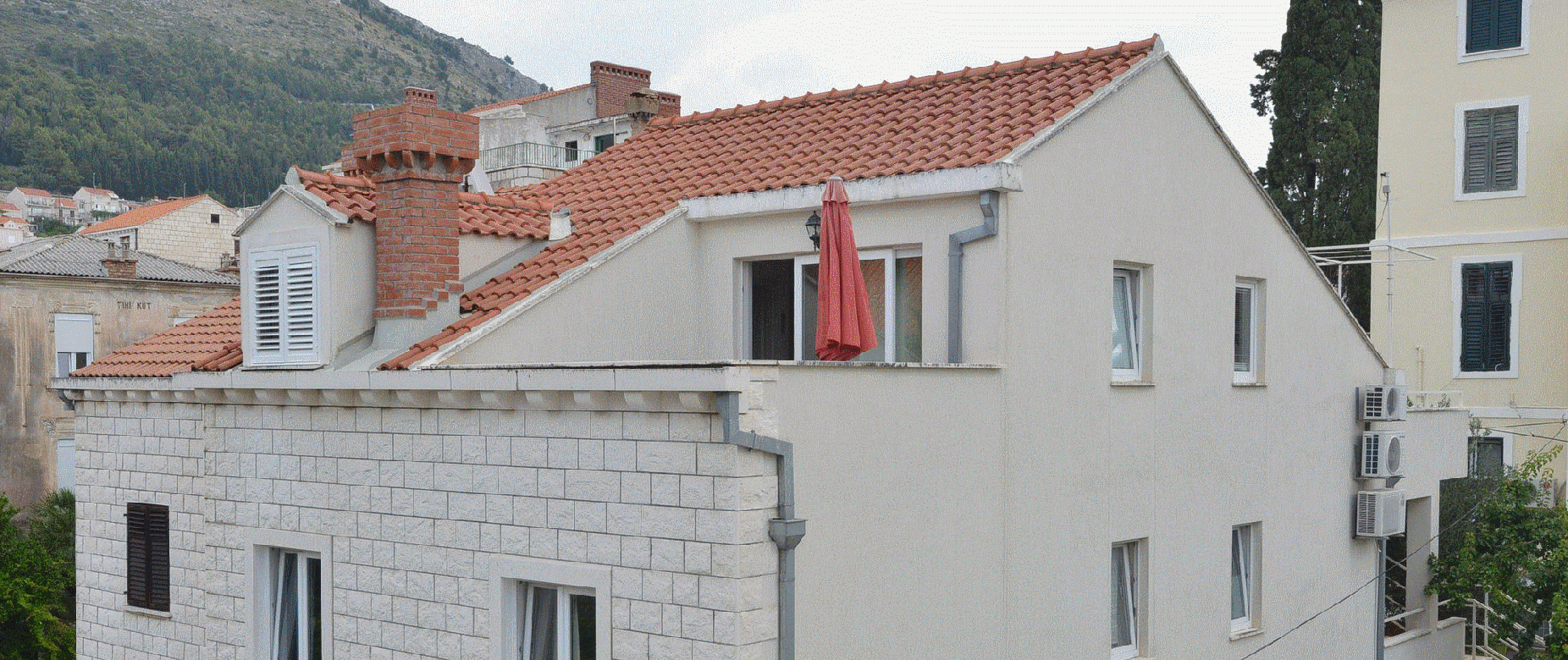 Villa Elly Apartments-Apartmanska zgrada.gif