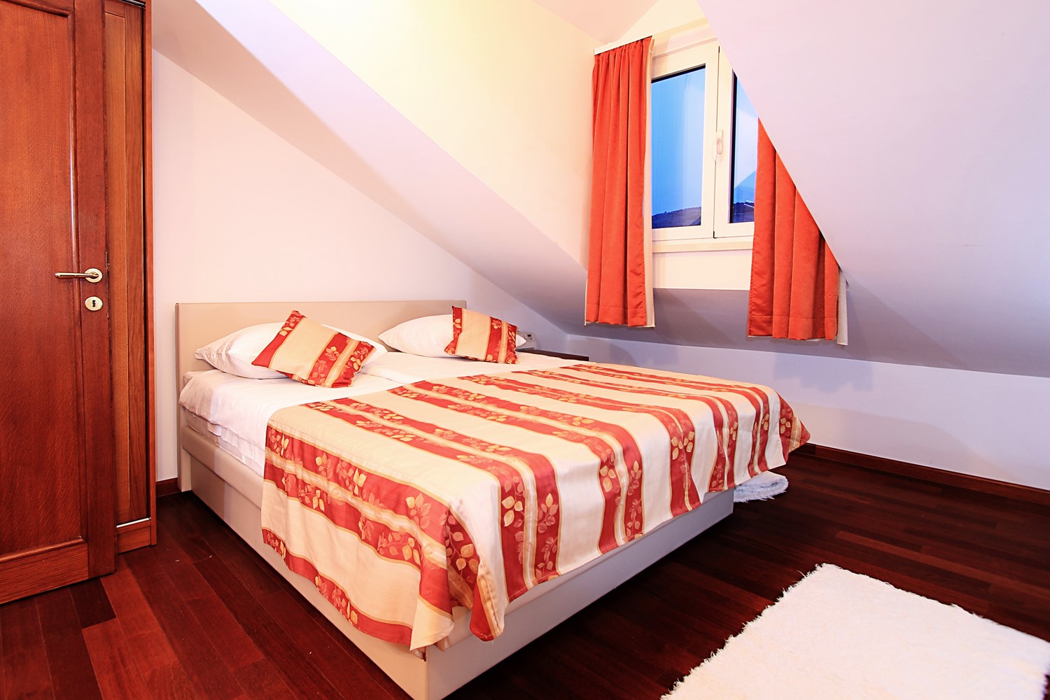Villa Erna-Luksuzan apaertman spavaca soba.jpg