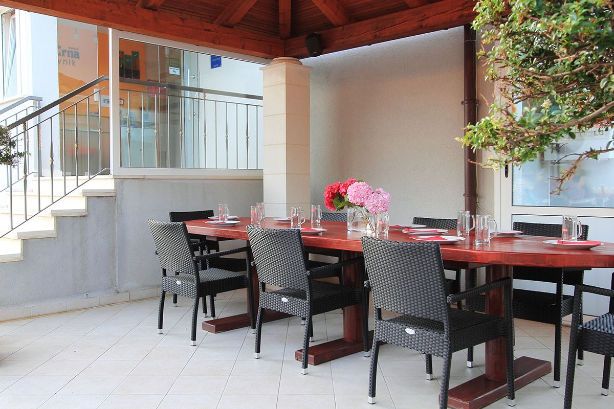 Villa Erna-Terasa.jpg