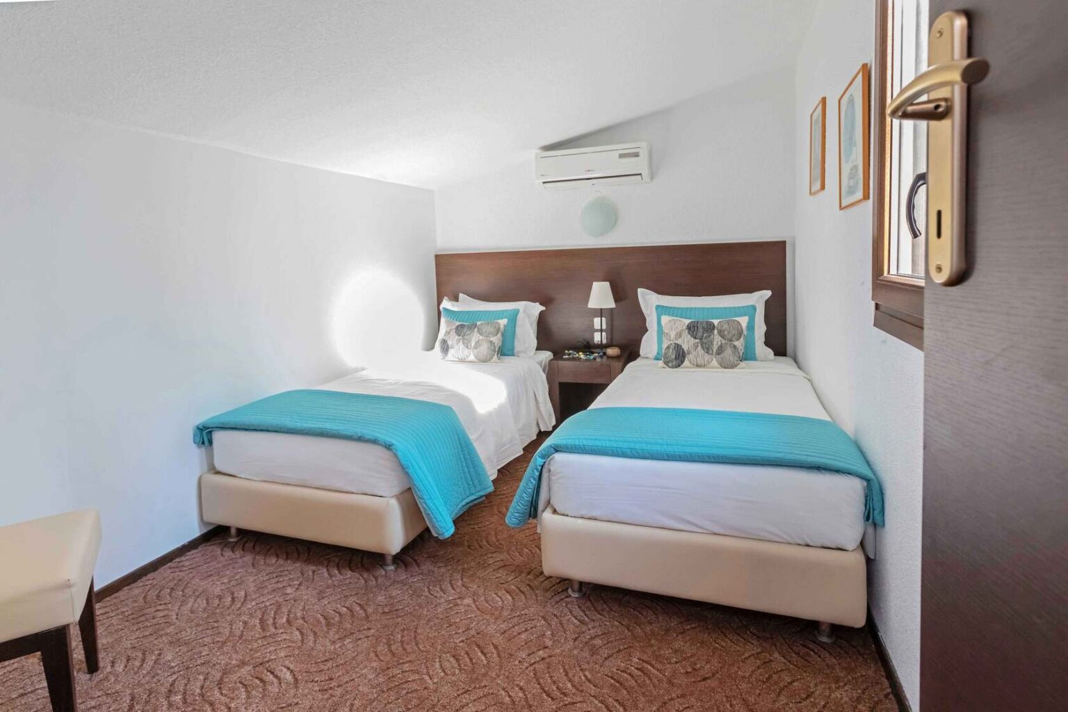 Muses Villas vila Nefeli spavaća soba.jpg