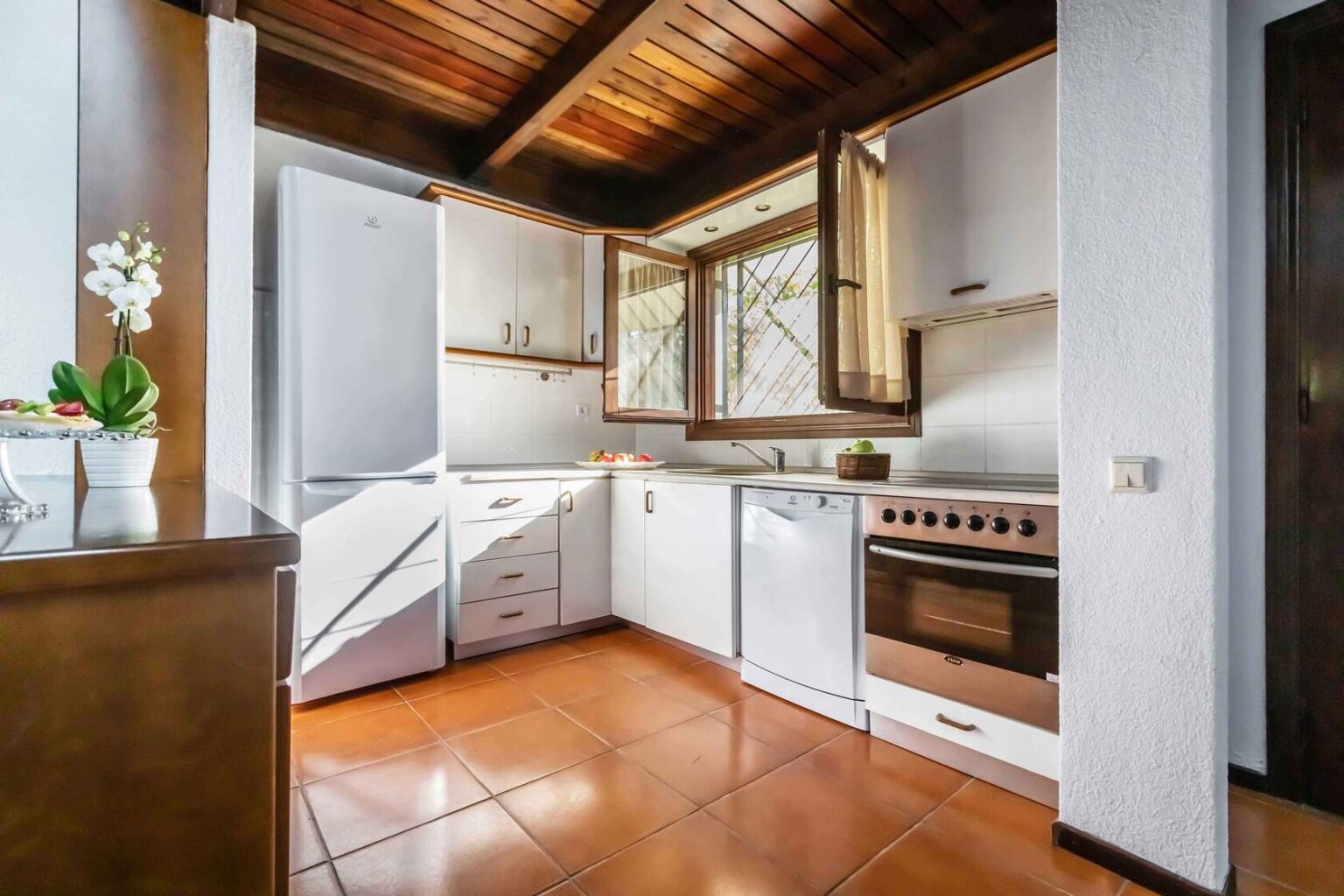 Muses Villas vila Nefeli kuhinja.jpg