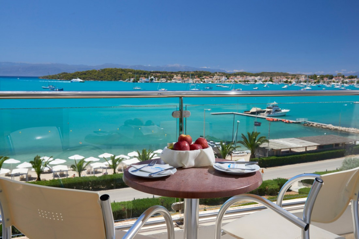 Hotel Nautica Bay balkon sa pogledom na more.jpg