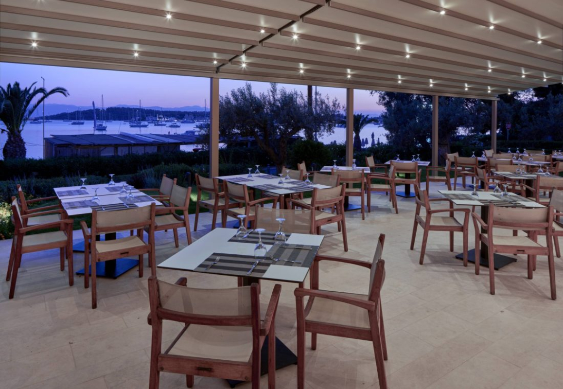 Hotel Nautica Bay restoran.jpg