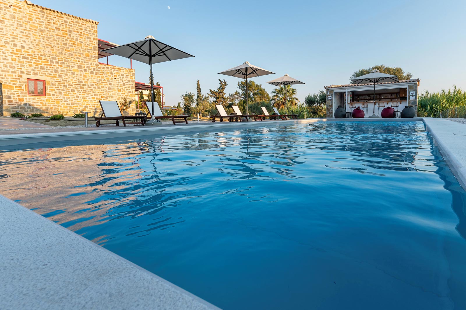 Hotel Abeloessa Methonian Hospitality bazen.jpg