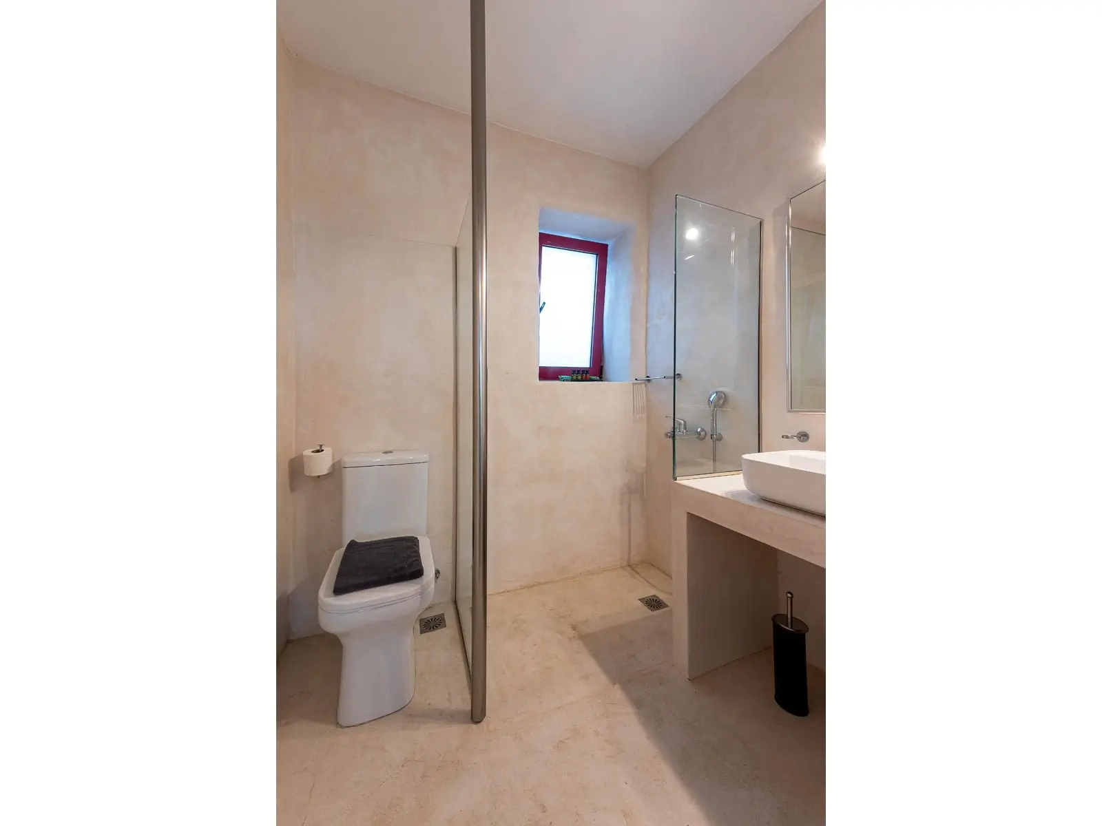 Hotel Abeloessa Methonian Hospitality kupatilo.jpg