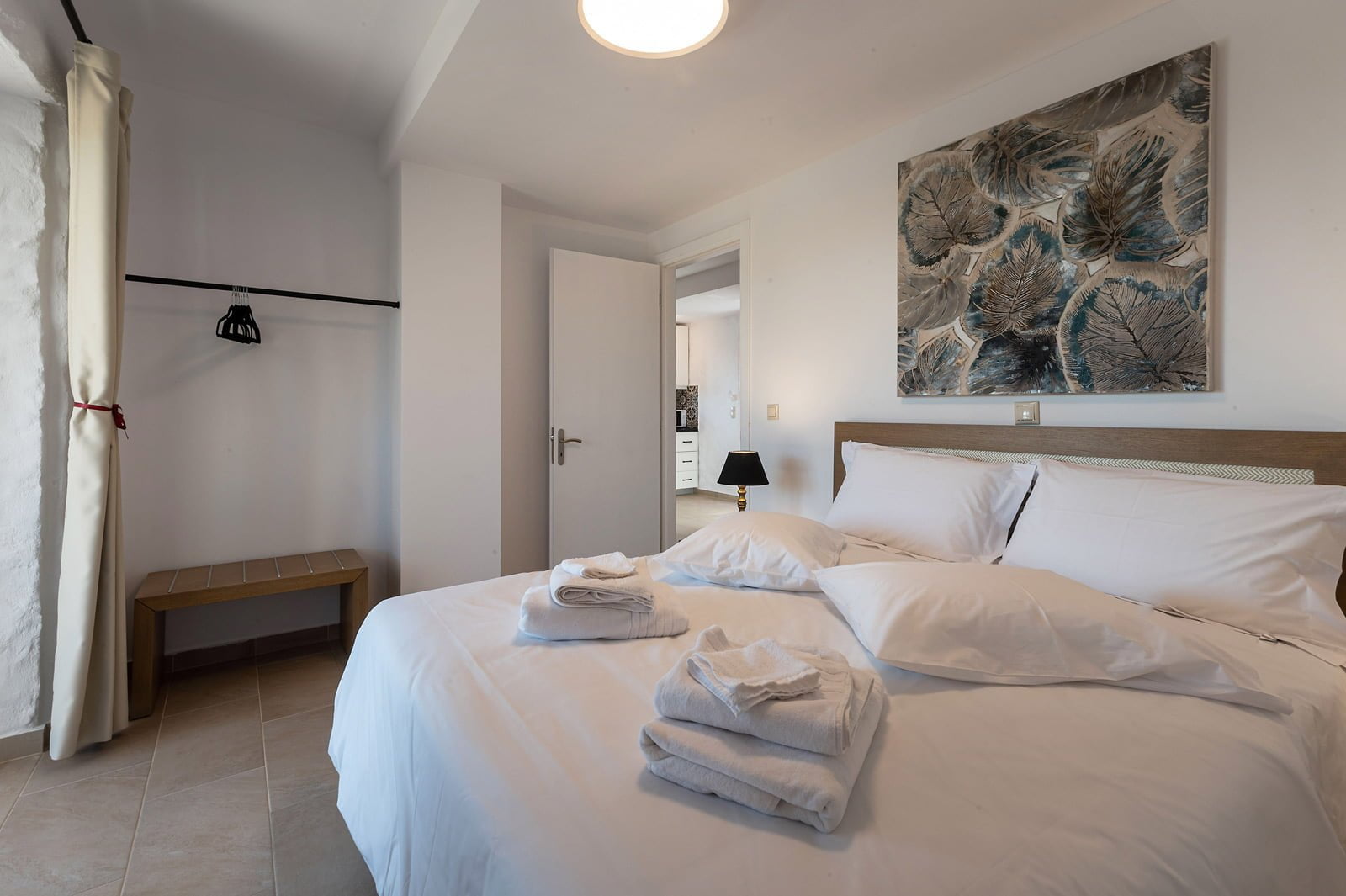 Hotel Abeloessa Methonian Hospitality spavaća soba apartmana u prizemlju.jpg