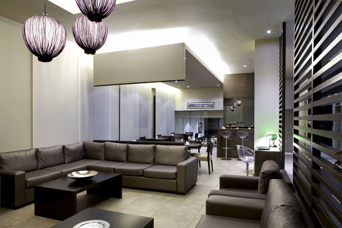 Mouikis hotel lobi.jpg