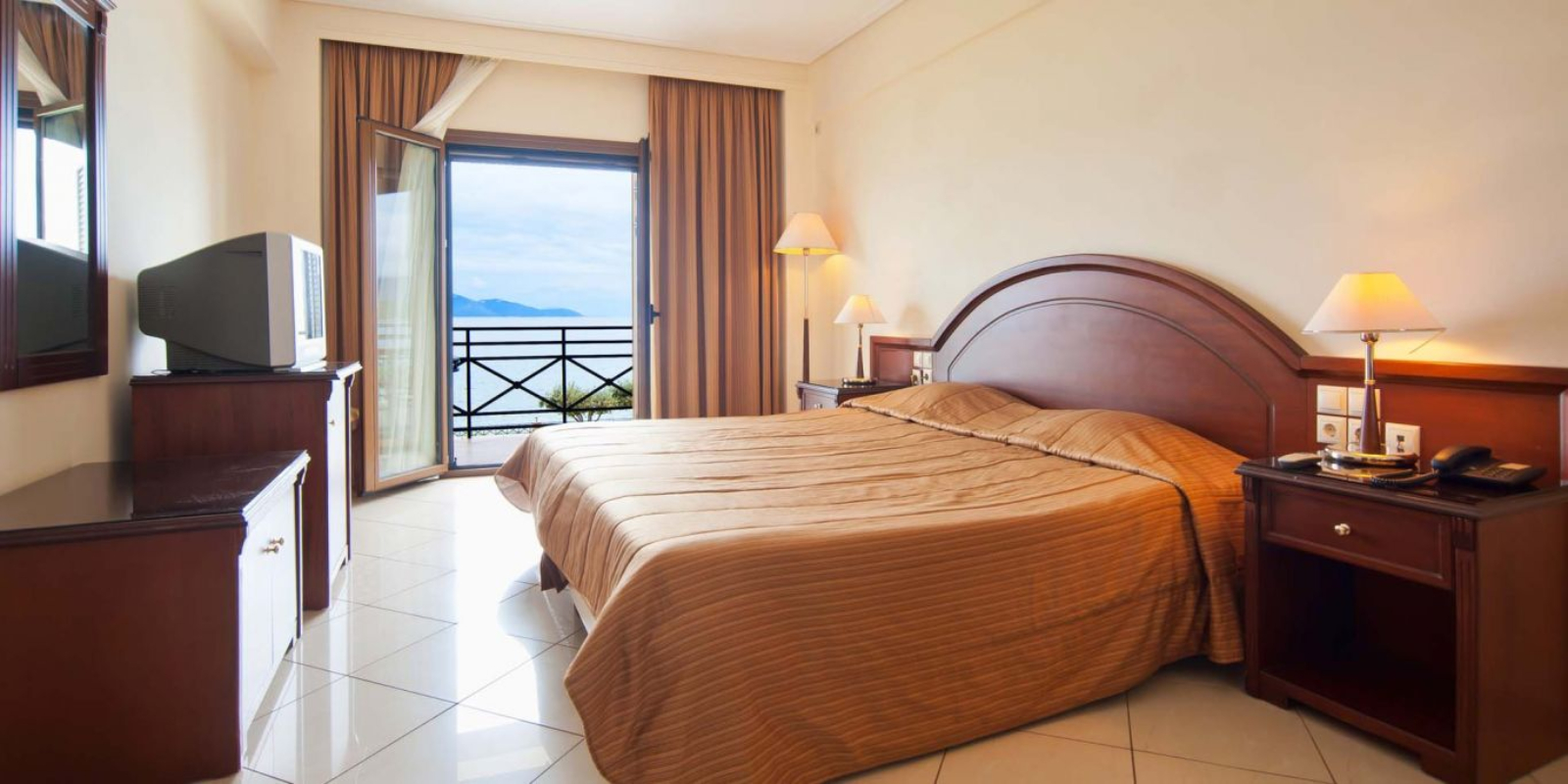 Europa Beach hotel dvokrevetna soba.jpg