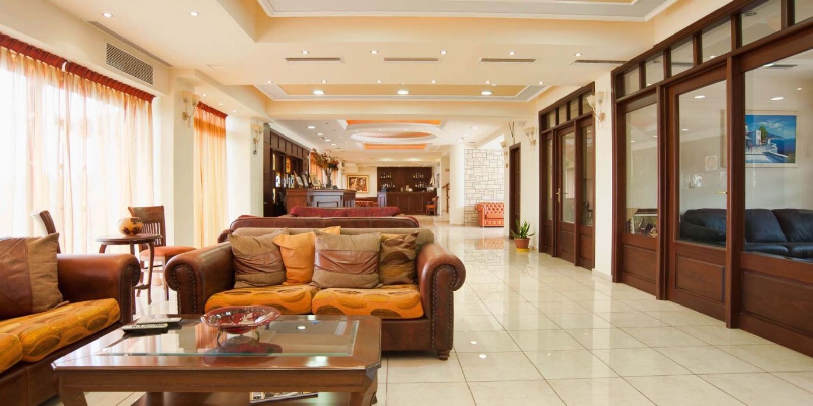 Europa Beach hotel lobi.jpg