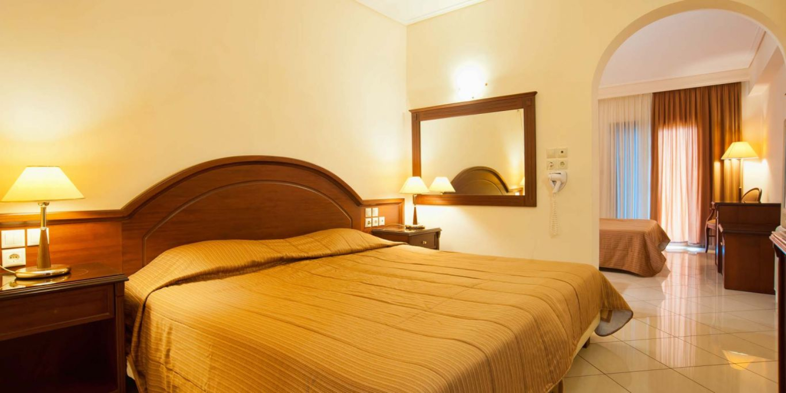 Europa Beach hotel porodična soba.jpg