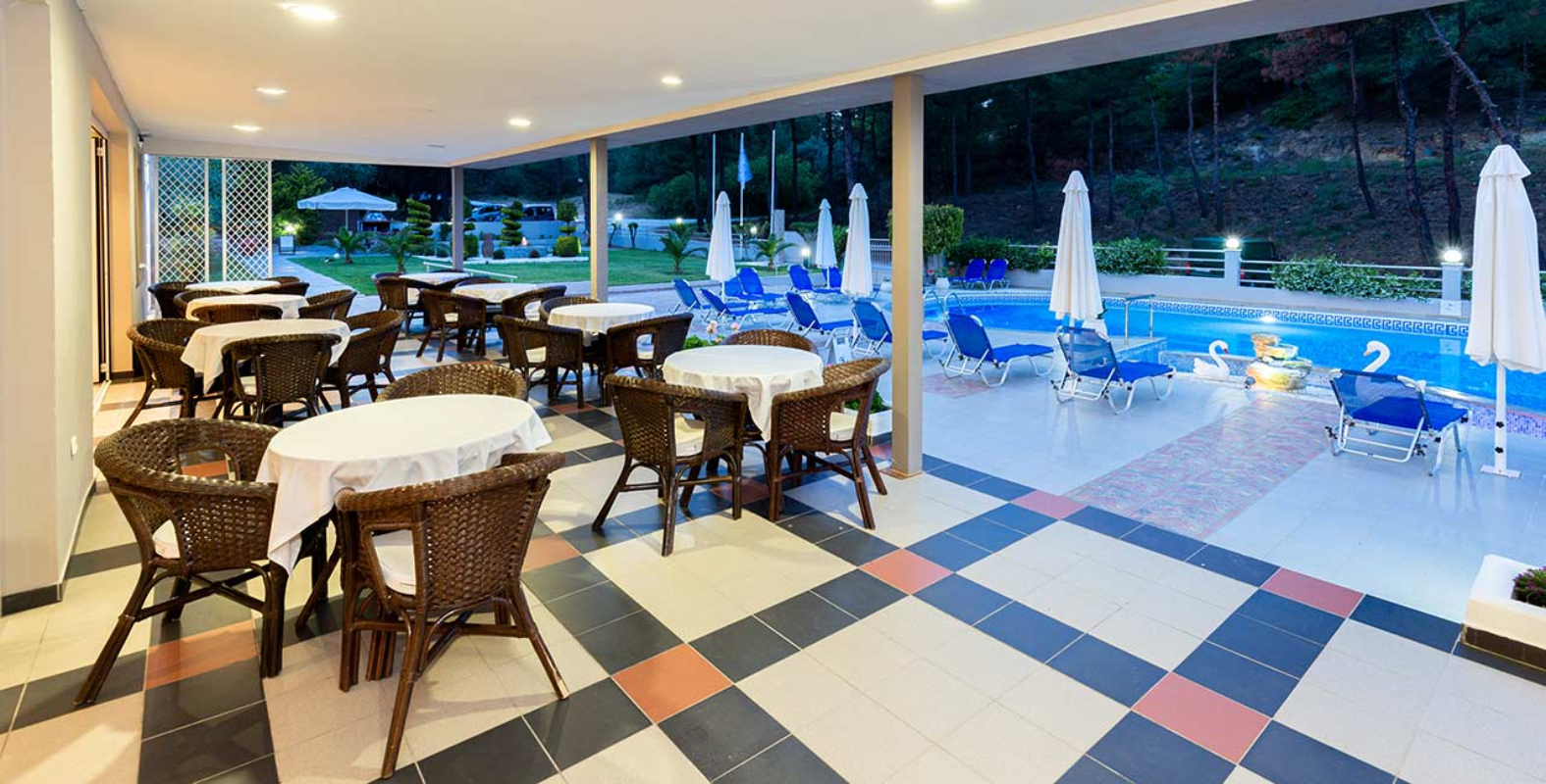 Hotel Green Bay izgled restorana.jpg