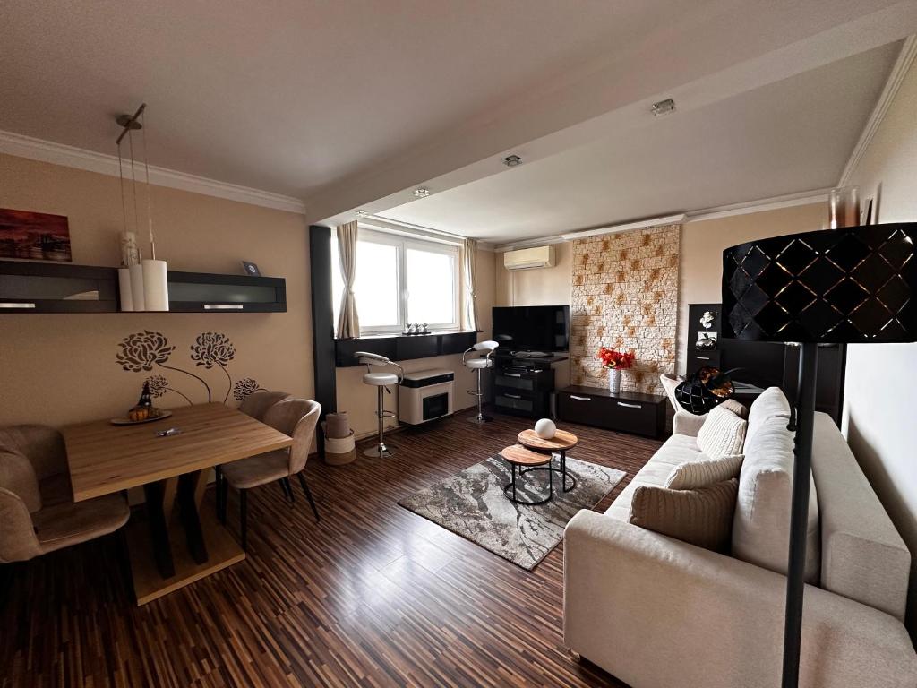 Gellert hill apartment- dnevni boravak.jpg