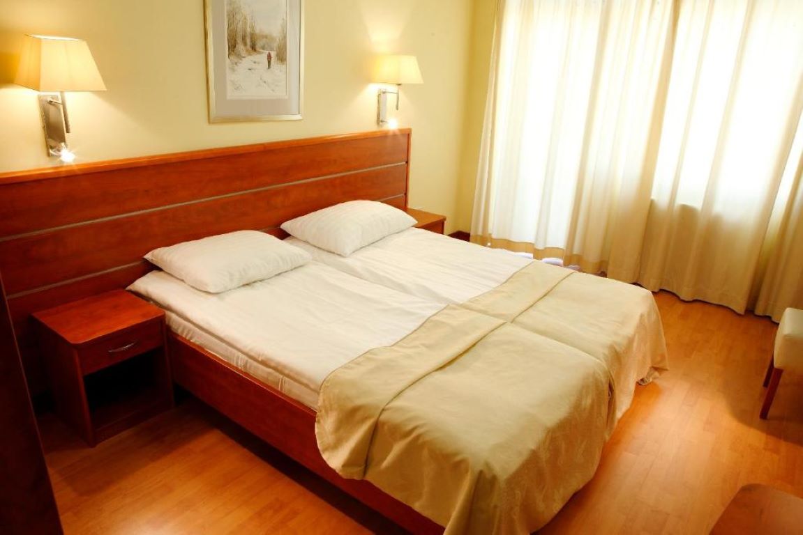 Benzur 4-economy room.jpg