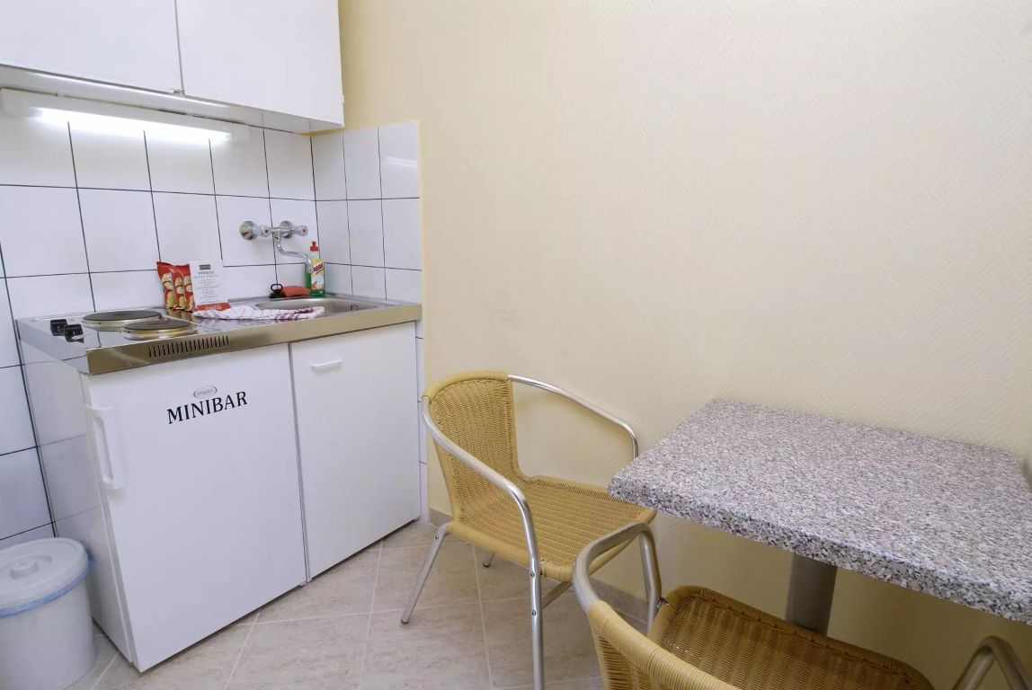 hotel Charles- economy room-kuhinja.jpg