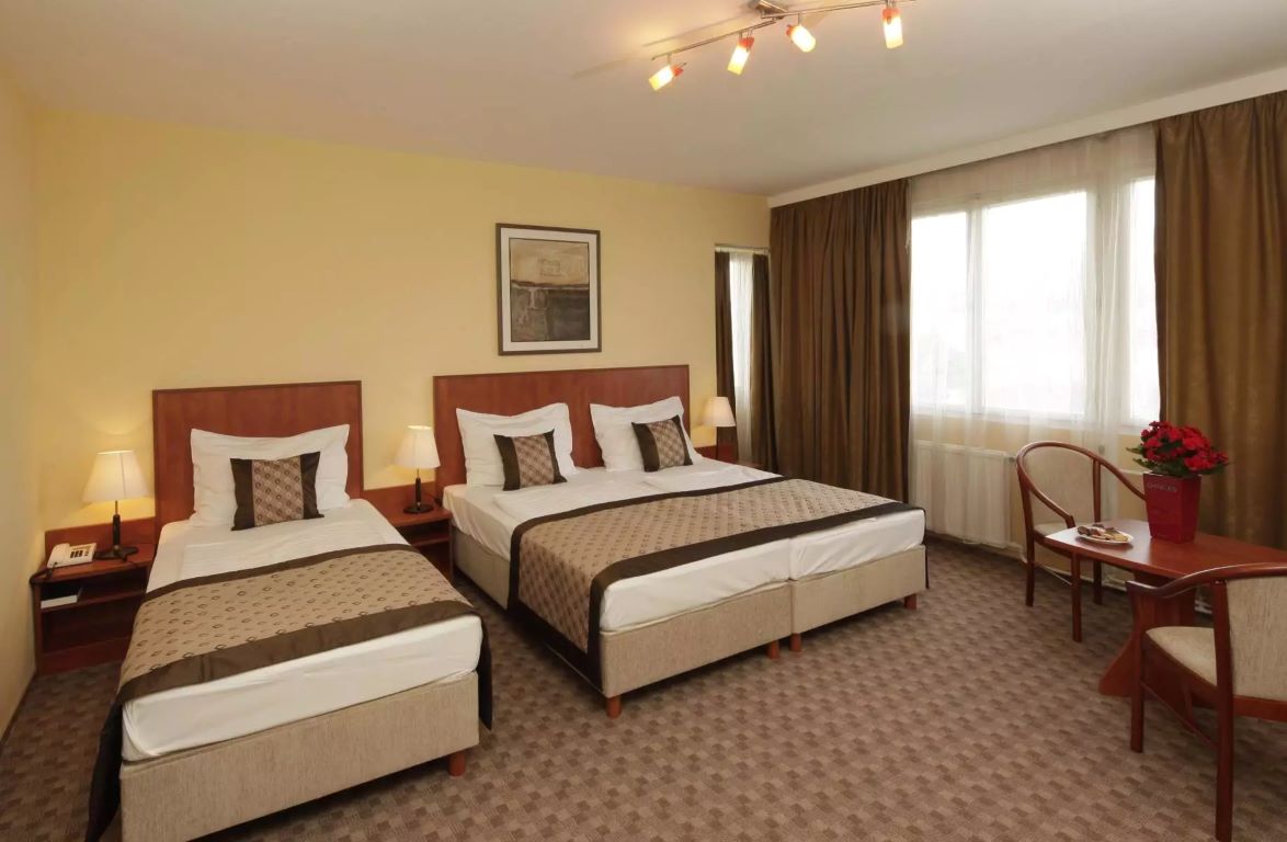 hotel Charles- economy room.jpg