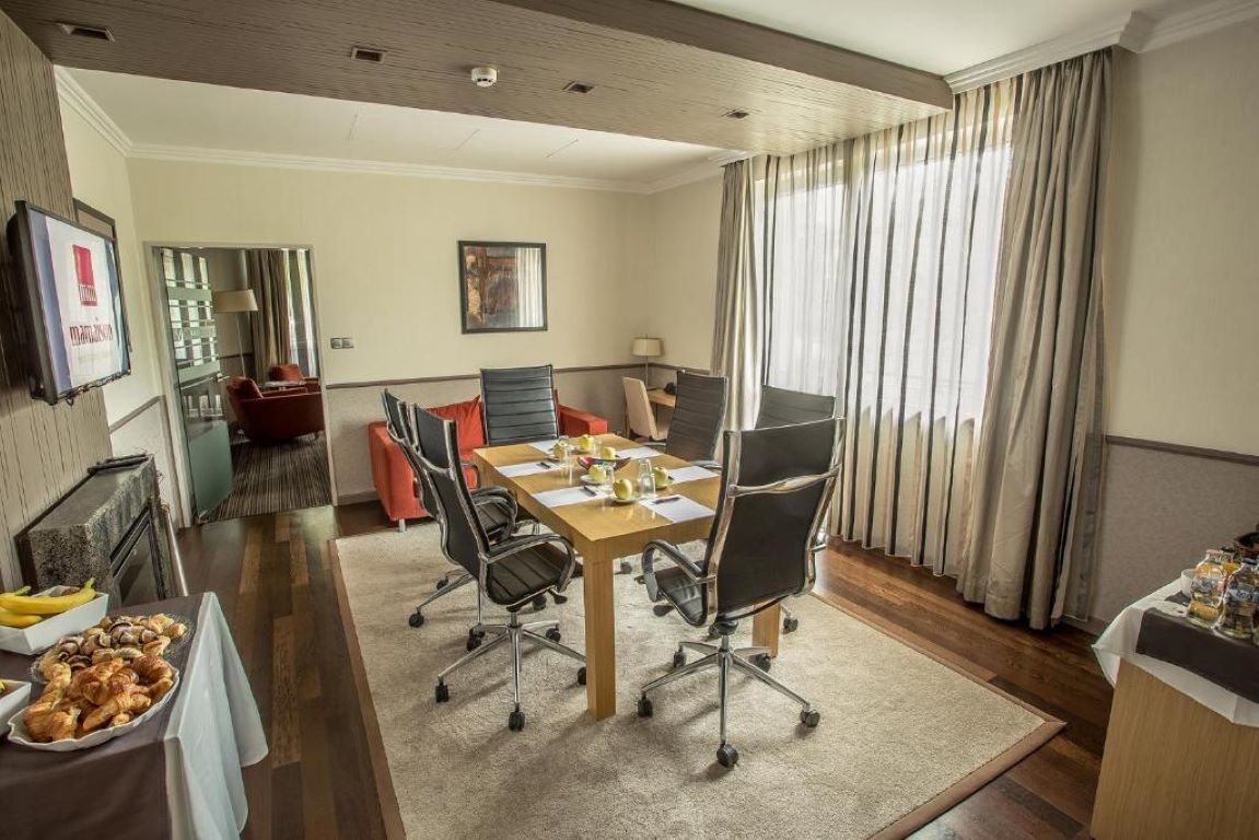 Mamaison hotel 4- bussines suite dnevna soba.jpg