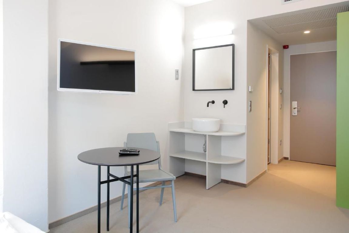 Maverick Urban Lodge- basic room.jpg