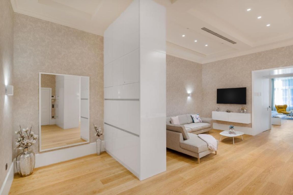 vision hotel- presidental suite- hodnik.jpg