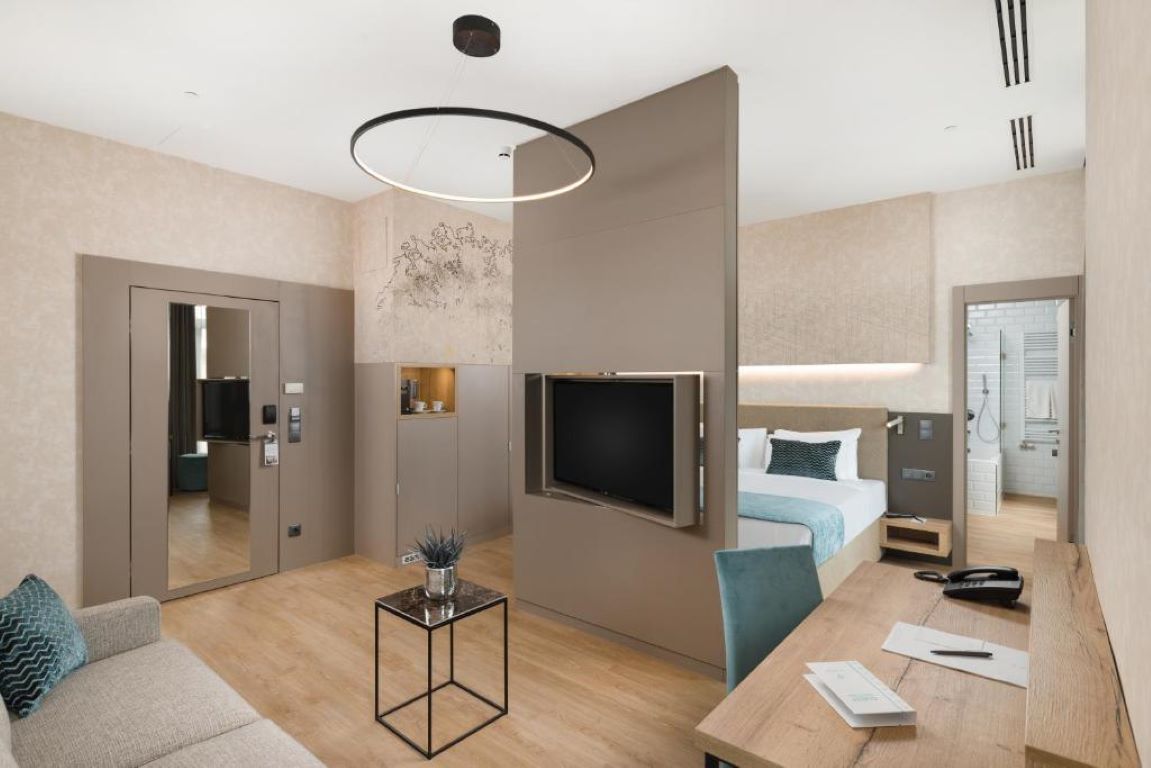 vision hotel-executive room.jpg