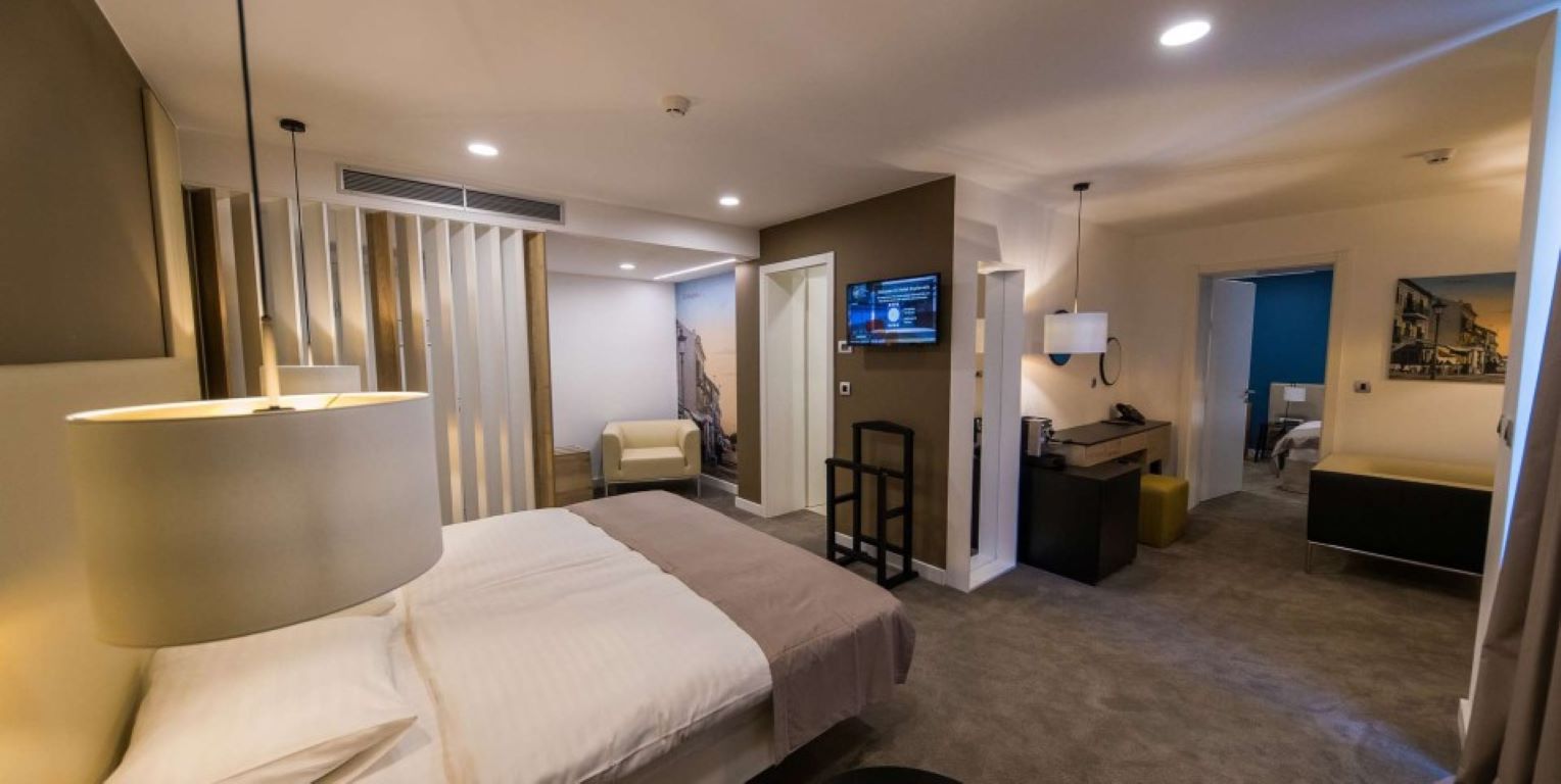 Boutique Hotel Esplanade-Deluxe suite.jpg