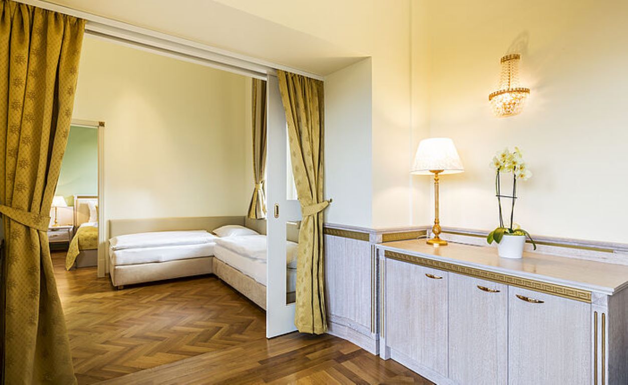 Hotel Kvarner Palace-Porodicni apartman pogled more.jpg