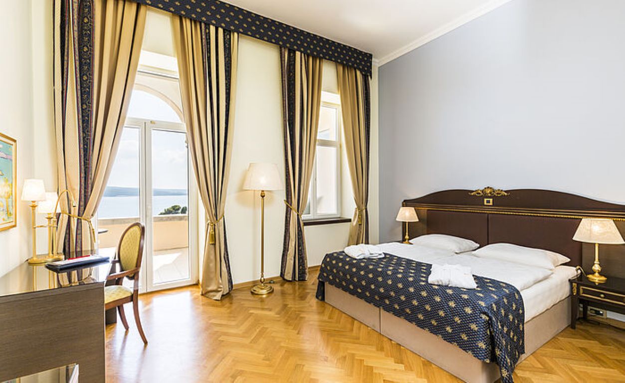 Hotel Kvarner Palace-Superior soba.jpg