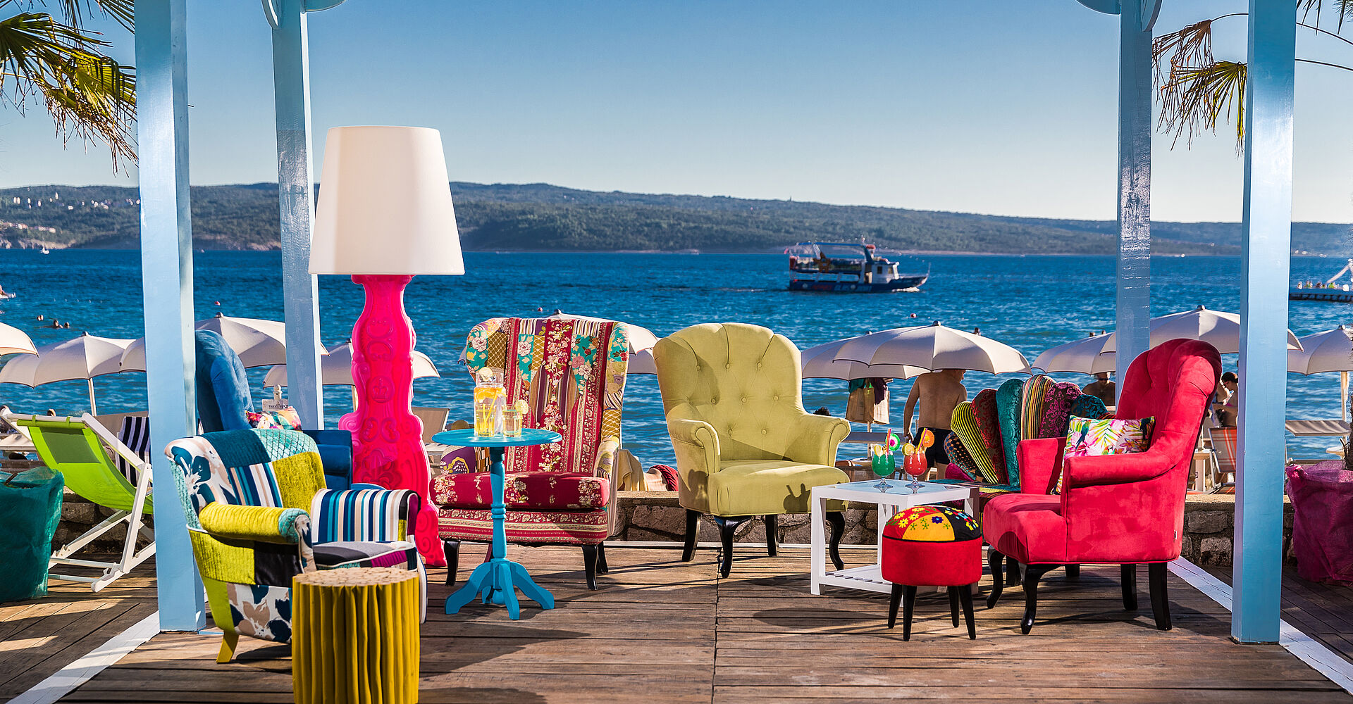 Kvarner Palace-Bar na plazi.jpg