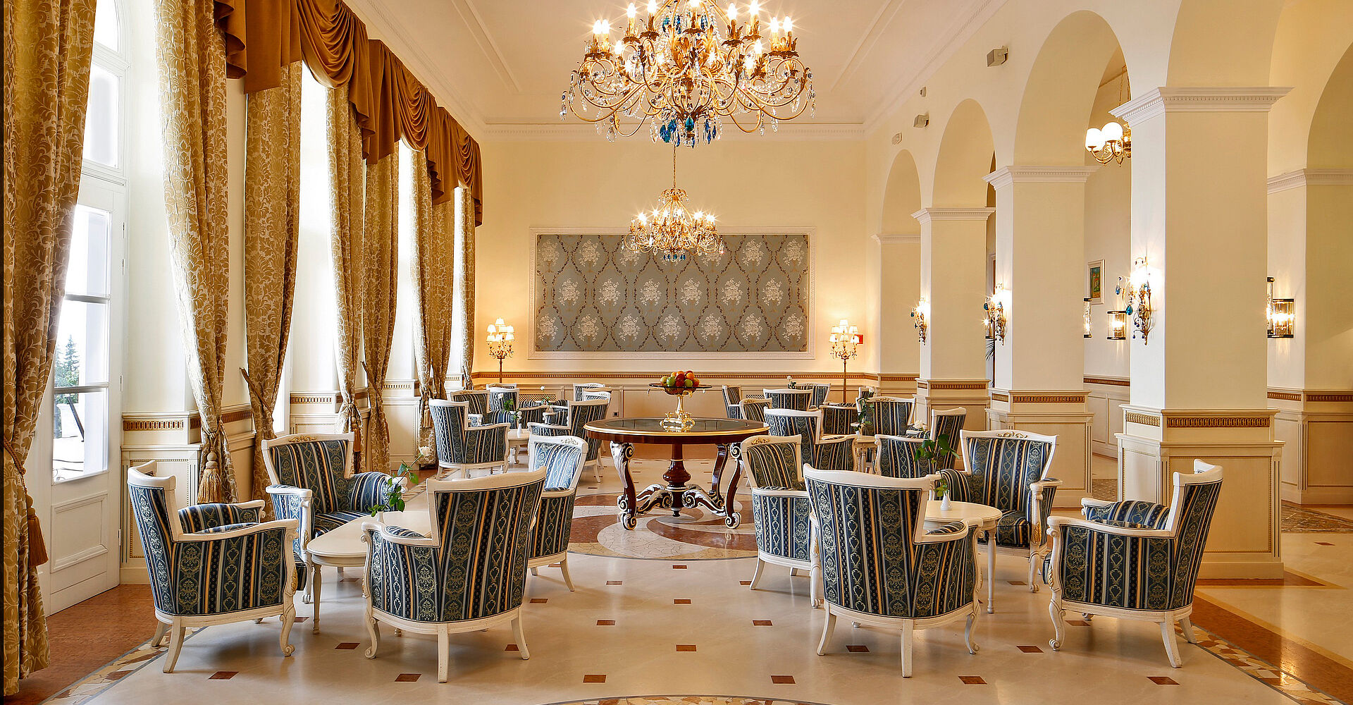 Kvarner Palace Hotel-Bar.jpg