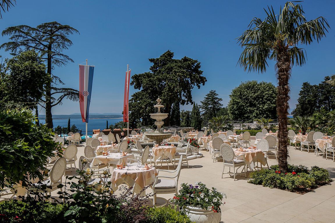 Kvarner Palace Hotel-Terasa restorana.jpg